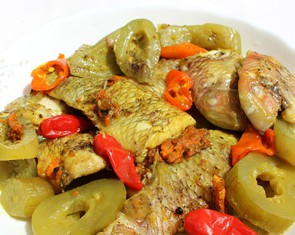 Đậm đà cá mó kho dưa