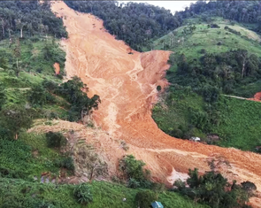 Bộ đội góp 350 triệu đồng giúp gia đình nạn nhân vụ sạt lở đất vùi 3 người ở xã vùng cao Đà Nẵng