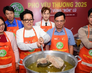 Mang Phở yêu thương đến vùng rốn lũ