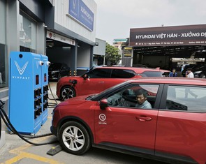 Bộ Công Thương giải thích quy chuẩn trạm sạc xe điện phải 'đảm bảo khả năng kỹ thuật để dùng chung'
