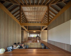 Ngôi nhà tự cung tự cấp năng lượng trên đảo Nhật Bản với mái nhà kỳ lạ