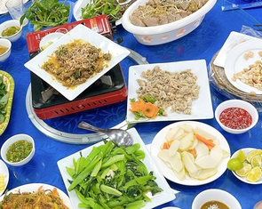 Tết 'ăn thả cửa' hay 'ăn tính calo'?