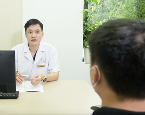 Cuối năm ‘bung xõa’ vượt giới hạn, nam giới đi khám bệnh lây qua đường tình dục gia tăng