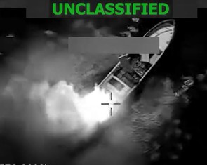 Mỹ công bố video tấn công tàu nghi buôn ma túy ở Thái Bình Dương, 2 người chết