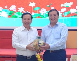 Tây Ninh nhờ Đồng Nai hỗ trợ đá xây dựng trong buổi trao đổi kinh nghiệm giải phóng mặt bằng