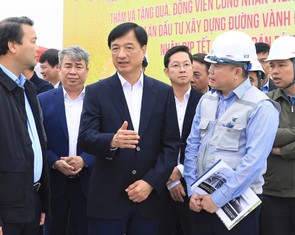 Bí thư Hà Nội thị sát tiến độ thi công cầu Hồng Hà thuộc dự án đường vành đai 4