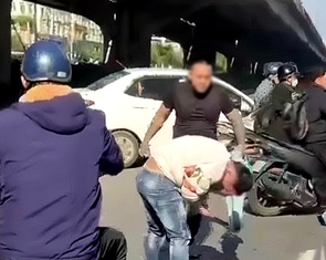 Va chạm nhau trên đường, nhường một chút để đổi lấy bình an