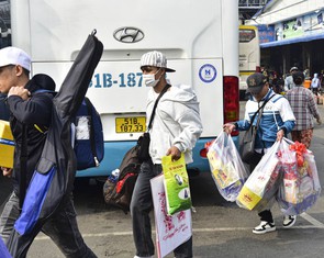 Chen chúc đón xe về quê ăn Tết, 'mệt thì có mệt, nhưng vui nhiều hơn, không đâu bằng nhà mình'