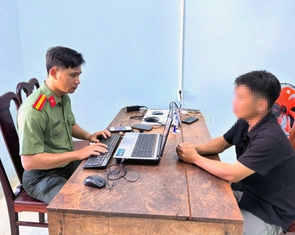 Mời làm việc với người bị mất trộm gà, bức xúc đăng Facebook nói công an ‘bắt được cũng lại thả’