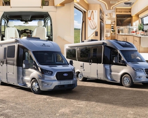 Nhà di động Mercedes-Benz đựng đủ đồ chơi ngoài trời vẫn tiện nghi như căn hộ cao cấp