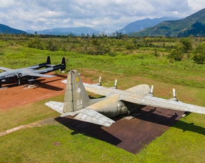 Ngắm 2 máy bay vận tải quân sự hạng nặng của Mỹ tại Quảng Trị