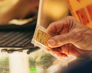 Giá vàng giảm về 167 triệu đồng/lượng rồi hồi phục nhanh