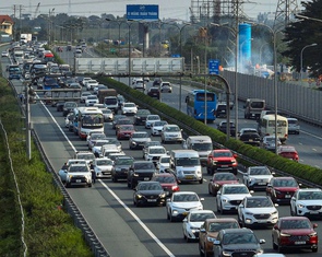 Mùng 4 Tết: Xử lý 8.241 tài xế vi phạm; Hà Nội bắt đầu ùn tắc ở cửa ngõ