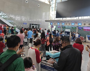 Tân Sơn Nhất 'phá đỉnh' lịch sử: Đón hơn 170.000 khách ngày mùng 4 Tết