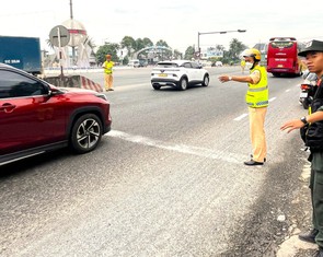 Quốc lộ 1 thông thoáng, cao tốc Vân Phong - Nha Trang, Nha Trang - Cam Lâm xe cộ bắt đầu tấp nập