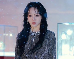 The Art of Sarah 'oanh tạc' Netflix dịp Tết, Shin Hye Sun diễn như không diễn