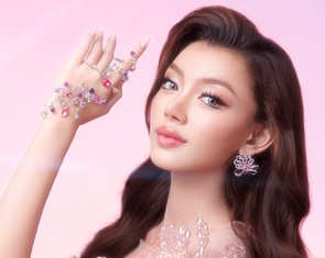 Người đẹp Myanmar bị tước danh hiệu thi Miss Cosmo: Trở lại chinh phục hay tiếp tục ‘thị phi'?