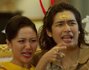 Phòng vé mùa Tết: Phim Trấn Thành áp đảo từ suất chiếu đến doanh thu dù bị chê vẫn ồn ào