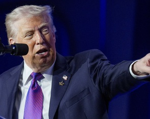 Ông Trump chỉ trích phán quyết về thuế quan của tòa án, dọa sẽ dùng công cụ khác