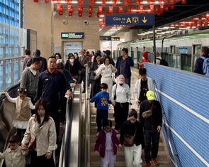 Hơn 243.000 lượt khách đi tàu điện ở Hà Nội trong 9 ngày Tết