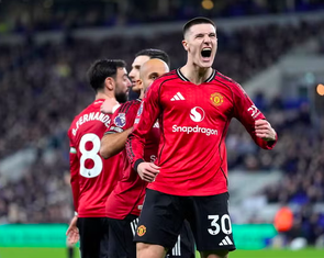 Man United có chiến thắng thứ 5, lên hạng 4