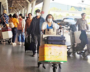 Vé máy bay vào TP.HCM tiếp tục khan hiếm