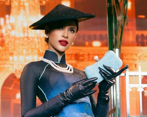 Tái sinh áo dài thập niên 60 bằng kỹ thuật nhuộm ombre và vẽ tay