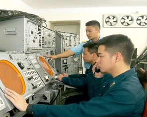 Lính canh trời đón Tết giữa trùng khơi