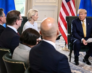 Thuế quan của ông Trump: Chờ làm rõ rồi tính tiếp