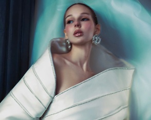 Nhà thiết kế mang sô diễn tới lâu đài cổ của Nga