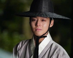 'Tiên tử nháy mắt' Park Ji Hoon lạ lẫm trong hiện tượng phòng vé Hàn dịp Tết