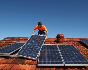 Úc giảm phát thải nhờ năng lượng tái tạo và chính sách ưu đãi xe điện