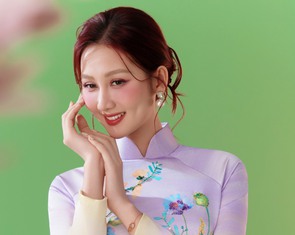 Lung linh sắc hoa trên áo dài Liên Hương