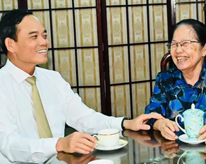 Bí thư Thành ủy TP.HCM Trần Lưu Quang thăm cán bộ lão thành ngành y tế