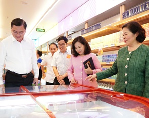 Lãnh đạo UBND TP.HCM thăm, chúc Tết doanh nghiệp