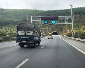 Bộ Xây dựng chấp thuận mức thu phí 5 đoạn tuyến đường cao tốc Bắc - Nam