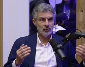 'Cha đỡ đầu' AI cảnh báo mối nguy 5 năm tới, chỉ ra những nghề sẽ sống sót