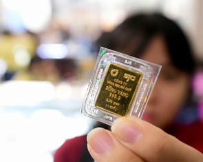 Giá vàng bạc giảm mạnh trong ngày vía Thần Tài