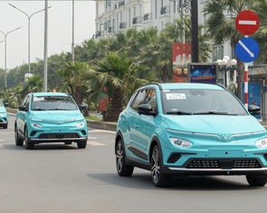 Toàn bộ taxi chạy xăng, dầu ở Hà Nội phải chuyển sang sử dụng điện, năng lượng xanh vào 2030