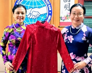 Áo dài theo chân nữ đại sứ Việt Nam ra thế giới