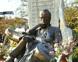 Cẩm Vân, Hà Lê… hát mừng sinh nhật Trịnh Công Sơn bên sông Hương