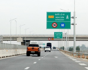 Bộ trưởng Bộ Xây dựng chỉ đạo thu phí 5 đoạn cao tốc Bắc - Nam từ ngày 2-3