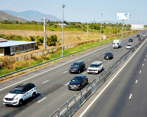 Hanh thông trên những con đường xuân