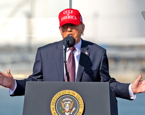 Chính quyền Trump xin hoãn hoàn tiền thuế quan thêm 4 tháng