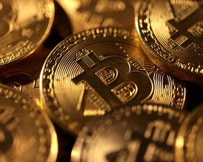 Bitcoin bất ngờ lao dốc xuống 63.000 USD, vài phút sau khi Mỹ và Israel tấn công Iran
