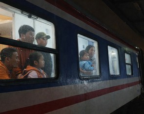 Vé tàu từ Quảng Trị vào TP.HCM đến đầu tháng 3 mới 'hạ nhiệt', bến xe báo 'còn vé'