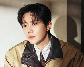 Báo Hàn tung 'bằng chứng thép' tố Kim Seon Ho trốn thuế