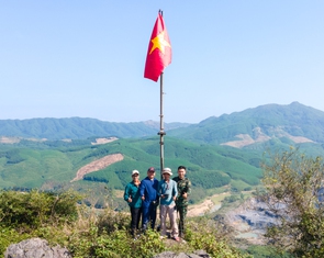 Ngắm Đường 9 mùa xuân về từ cứ điểm Rockpile