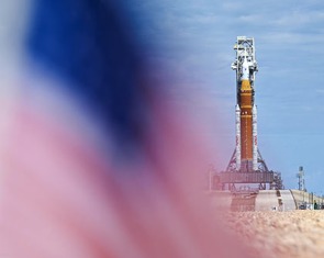 Gặp sự cố phút chót, NASA hoãn sứ mệnh Artemis II lên Mặt trăng