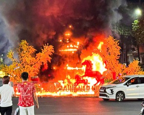 Cháy khu vực trang trí Tết đối diện công viên 9 Nàng Tiên ở Hà Tiên